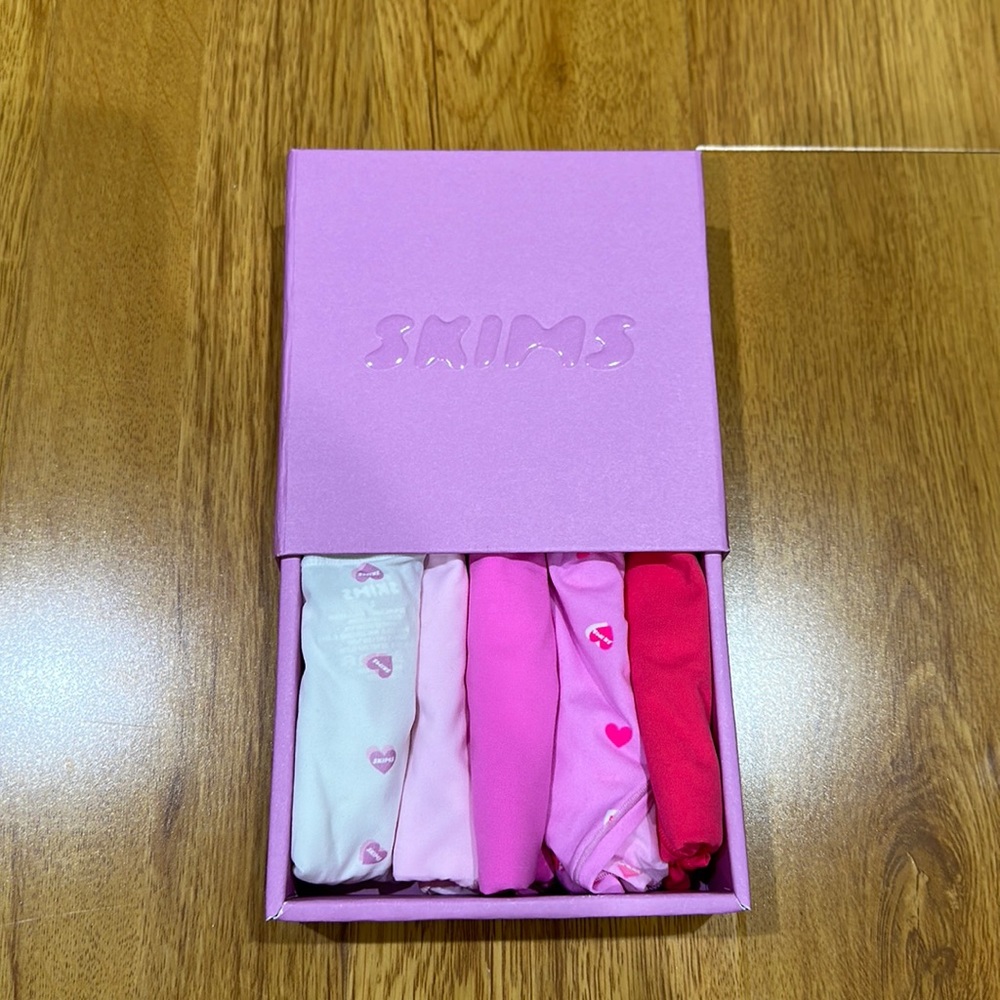 SKIMS Cheeky Briefs